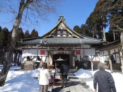 久遠寺の本殿