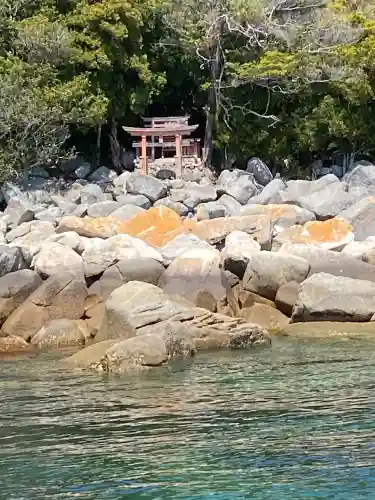 厳島神社の{uncategorized: "未分類", other: "その他", undefined: "問題あり", building: "その他建物", grave: "お墓", sacred_gate: "鳥居", guardian: "狛犬", statue: "像", buddha: "仏像", history: "歴史", nature: "自然", garden: "庭園", animal: "動物", pagoda: "塔", temizu: "手水舎", mountain_gate: "山門・神門", sanctuary: "本殿・本堂", subordinate: "末社・摂社", art: "芸術", scenery: "景色", jizo: "地蔵", ema: "絵馬", goshuin: "御朱印", omikuji: "おみくじ", items: "授与品その他", amulet: "お守り", goshuincho: "御朱印帳", eats: "食事", festival: "お祭り", votive_dance: "神楽", shichigosan: "七五三参", wedding: "結婚式", experience: "体験その他", initially: "初詣", around: "周辺", anti_infection: "感染症対策"}