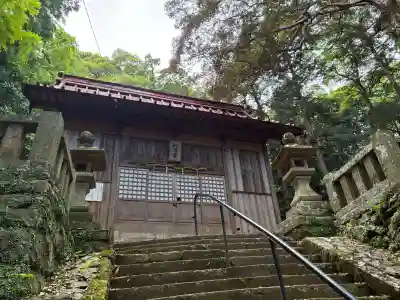守山八幡宮の{uncategorized: "未分類", other: "その他", undefined: "問題あり", building: "その他建物", grave: "お墓", sacred_gate: "鳥居", guardian: "狛犬", statue: "像", buddha: "仏像", history: "歴史", nature: "自然", garden: "庭園", animal: "動物", pagoda: "塔", temizu: "手水舎", mountain_gate: "山門・神門", sanctuary: "本殿・本堂", subordinate: "末社・摂社", art: "芸術", scenery: "景色", jizo: "地蔵", ema: "絵馬", goshuin: "御朱印", omikuji: "おみくじ", items: "授与品その他", amulet: "お守り", goshuincho: "御朱印帳", eats: "食事", festival: "お祭り", votive_dance: "神楽", shichigosan: "七五三参", wedding: "結婚式", experience: "体験その他", initially: "初詣", around: "周辺", anti_infection: "感染症対策"}