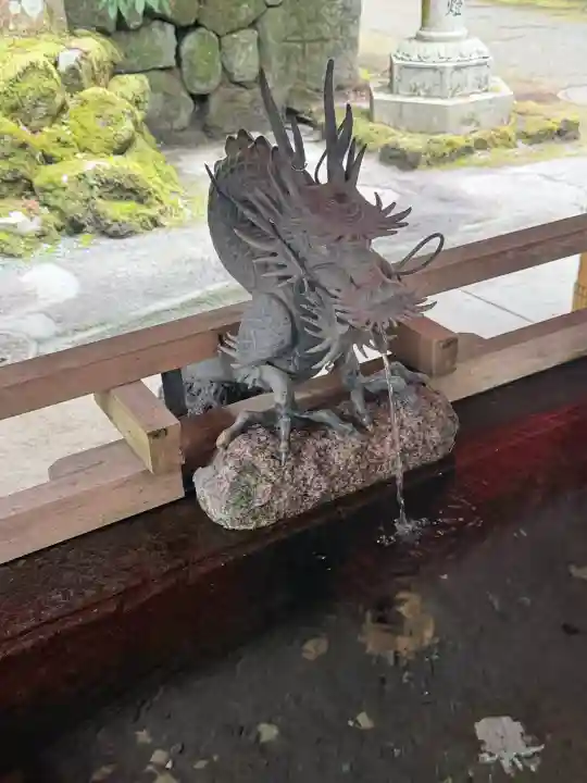 箱根神社の{uncategorized: "未分類", other: "その他", undefined: "問題あり", building: "その他建物", grave: "お墓", sacred_gate: "鳥居", guardian: "狛犬", statue: "像", buddha: "仏像", history: "歴史", nature: "自然", garden: "庭園", animal: "動物", pagoda: "塔", temizu: "手水舎", mountain_gate: "山門・神門", sanctuary: "本殿・本堂", subordinate: "末社・摂社", art: "芸術", scenery: "景色", jizo: "地蔵", ema: "絵馬", goshuin: "御朱印", omikuji: "おみくじ", items: "授与品その他", amulet: "お守り", goshuincho: "御朱印帳", eats: "食事", festival: "お祭り", votive_dance: "神楽", shichigosan: "七五三参", wedding: "結婚式", experience: "体験その他", initially: "初詣", around: "周辺", anti_infection: "感染症対策"}