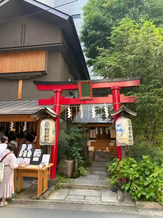 五十稲荷神社(栄寿稲荷神社)の{uncategorized: "未分類", other: "その他", undefined: "問題あり", building: "その他建物", grave: "お墓", sacred_gate: "鳥居", guardian: "狛犬", statue: "像", buddha: "仏像", history: "歴史", nature: "自然", garden: "庭園", animal: "動物", pagoda: "塔", temizu: "手水舎", mountain_gate: "山門・神門", sanctuary: "本殿・本堂", subordinate: "末社・摂社", art: "芸術", scenery: "景色", jizo: "地蔵", ema: "絵馬", goshuin: "御朱印", omikuji: "おみくじ", items: "授与品その他", amulet: "お守り", goshuincho: "御朱印帳", eats: "食事", festival: "お祭り", votive_dance: "神楽", shichigosan: "七五三参", wedding: "結婚式", experience: "体験その他", initially: "初詣", around: "周辺", anti_infection: "感染症対策"}