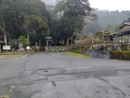 白石神社（若狭彦神社境外末社）の{uncategorized: "未分類", other: "その他", undefined: "問題あり", building: "その他建物", grave: "お墓", sacred_gate: "鳥居", guardian: "狛犬", statue: "像", buddha: "仏像", history: "歴史", nature: "自然", garden: "庭園", animal: "動物", pagoda: "塔", temizu: "手水舎", mountain_gate: "山門・神門", sanctuary: "本殿・本堂", subordinate: "末社・摂社", art: "芸術", scenery: "景色", jizo: "地蔵", ema: "絵馬", goshuin: "御朱印", omikuji: "おみくじ", items: "授与品その他", amulet: "お守り", goshuincho: "御朱印帳", eats: "食事", festival: "お祭り", votive_dance: "神楽", shichigosan: "七五三参", wedding: "結婚式", experience: "体験その他", initially: "初詣", around: "周辺", anti_infection: "感染症対策"}