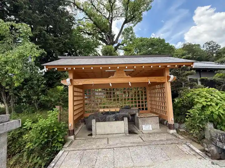 鴨都波神社の{uncategorized: "未分類", other: "その他", undefined: "問題あり", building: "その他建物", grave: "お墓", sacred_gate: "鳥居", guardian: "狛犬", statue: "像", buddha: "仏像", history: "歴史", nature: "自然", garden: "庭園", animal: "動物", pagoda: "塔", temizu: "手水舎", mountain_gate: "山門・神門", sanctuary: "本殿・本堂", subordinate: "末社・摂社", art: "芸術", scenery: "景色", jizo: "地蔵", ema: "絵馬", goshuin: "御朱印", omikuji: "おみくじ", items: "授与品その他", amulet: "お守り", goshuincho: "御朱印帳", eats: "食事", festival: "お祭り", votive_dance: "神楽", shichigosan: "七五三参", wedding: "結婚式", experience: "体験その他", initially: "初詣", around: "周辺", anti_infection: "感染症対策"}