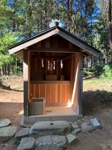 雨引千勝神社の{uncategorized: "未分類", other: "その他", undefined: "問題あり", building: "その他建物", grave: "お墓", sacred_gate: "鳥居", guardian: "狛犬", statue: "像", buddha: "仏像", history: "歴史", nature: "自然", garden: "庭園", animal: "動物", pagoda: "塔", temizu: "手水舎", mountain_gate: "山門・神門", sanctuary: "本殿・本堂", subordinate: "末社・摂社", art: "芸術", scenery: "景色", jizo: "地蔵", ema: "絵馬", goshuin: "御朱印", omikuji: "おみくじ", items: "授与品その他", amulet: "お守り", goshuincho: "御朱印帳", eats: "食事", festival: "お祭り", votive_dance: "神楽", shichigosan: "七五三参", wedding: "結婚式", experience: "体験その他", initially: "初詣", around: "周辺", anti_infection: "感染症対策"}
