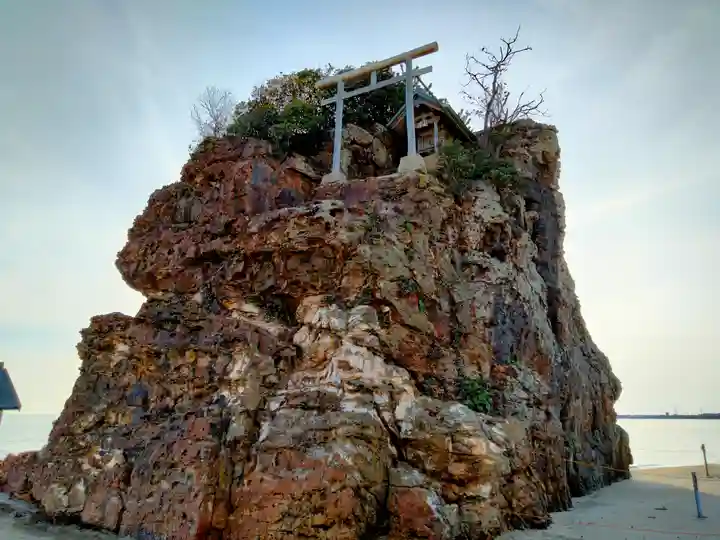 稲佐の浜 弁天島(島根県)