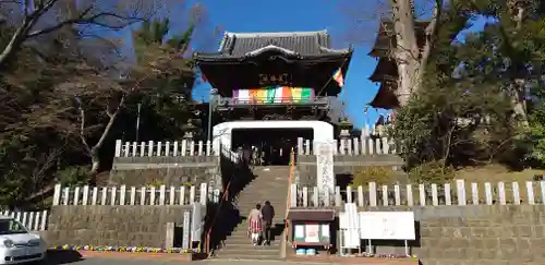 布施弁天 東海寺の山門・神門