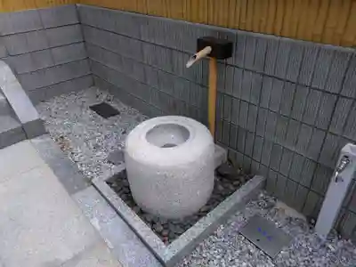 北青山秋葉神社(稲荷神社)の手水舎