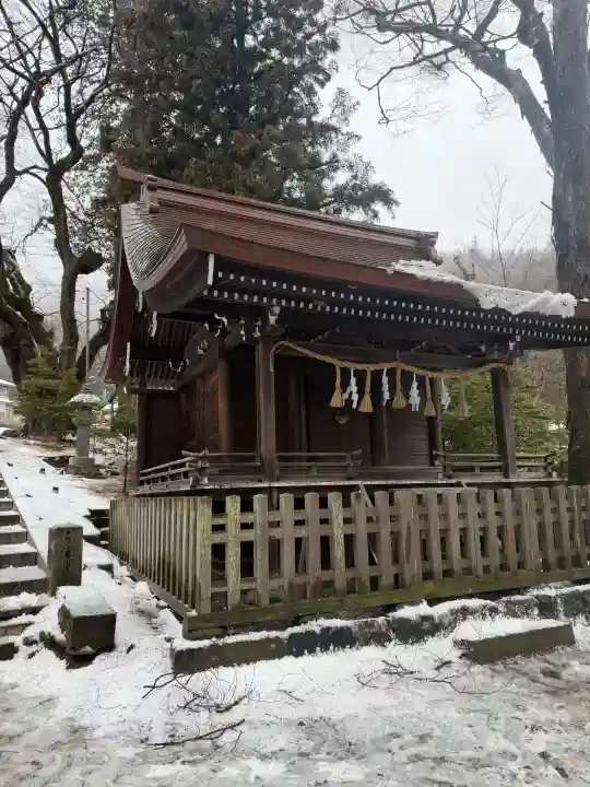 諏訪大社上社前宮の{uncategorized: "未分類", other: "その他", undefined: "問題あり", building: "その他建物", grave: "お墓", sacred_gate: "鳥居", guardian: "狛犬", statue: "像", buddha: "仏像", history: "歴史", nature: "自然", garden: "庭園", animal: "動物", pagoda: "塔", temizu: "手水舎", mountain_gate: "山門・神門", sanctuary: "本殿・本堂", subordinate: "末社・摂社", art: "芸術", scenery: "景色", jizo: "地蔵", ema: "絵馬", goshuin: "御朱印", omikuji: "おみくじ", items: "授与品その他", amulet: "お守り", goshuincho: "御朱印帳", eats: "食事", festival: "お祭り", votive_dance: "神楽", shichigosan: "七五三参", wedding: "結婚式", experience: "体験その他", initially: "初詣", around: "周辺", anti_infection: "感染症対策"}