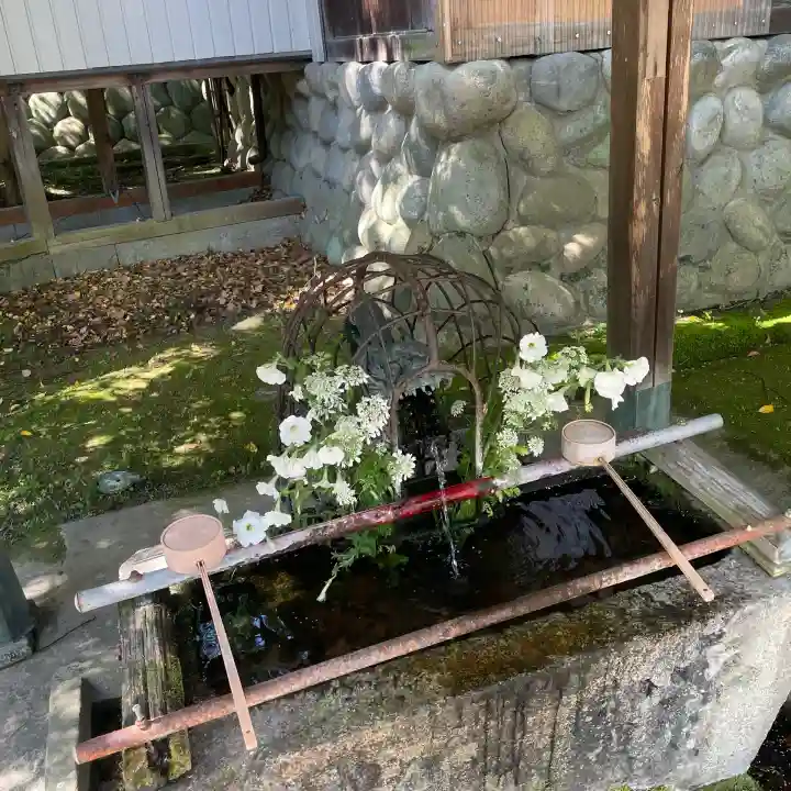 白金龍王社の{uncategorized: "未分類", other: "その他", undefined: "問題あり", building: "その他建物", grave: "お墓", sacred_gate: "鳥居", guardian: "狛犬", statue: "像", buddha: "仏像", history: "歴史", nature: "自然", garden: "庭園", animal: "動物", pagoda: "塔", temizu: "手水舎", mountain_gate: "山門・神門", sanctuary: "本殿・本堂", subordinate: "末社・摂社", art: "芸術", scenery: "景色", jizo: "地蔵", ema: "絵馬", goshuin: "御朱印", omikuji: "おみくじ", items: "授与品その他", amulet: "お守り", goshuincho: "御朱印帳", eats: "食事", festival: "お祭り", votive_dance: "神楽", shichigosan: "七五三参", wedding: "結婚式", experience: "体験その他", initially: "初詣", around: "周辺", anti_infection: "感染症対策"}
