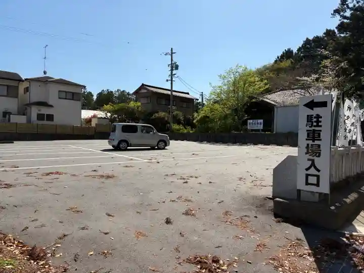 井伊谷宮の{uncategorized: "未分類", other: "その他", undefined: "問題あり", building: "その他建物", grave: "お墓", sacred_gate: "鳥居", guardian: "狛犬", statue: "像", buddha: "仏像", history: "歴史", nature: "自然", garden: "庭園", animal: "動物", pagoda: "塔", temizu: "手水舎", mountain_gate: "山門・神門", sanctuary: "本殿・本堂", subordinate: "末社・摂社", art: "芸術", scenery: "景色", jizo: "地蔵", ema: "絵馬", goshuin: "御朱印", omikuji: "おみくじ", items: "授与品その他", amulet: "お守り", goshuincho: "御朱印帳", eats: "食事", festival: "お祭り", votive_dance: "神楽", shichigosan: "七五三参", wedding: "結婚式", experience: "体験その他", initially: "初詣", around: "周辺", anti_infection: "感染症対策"}