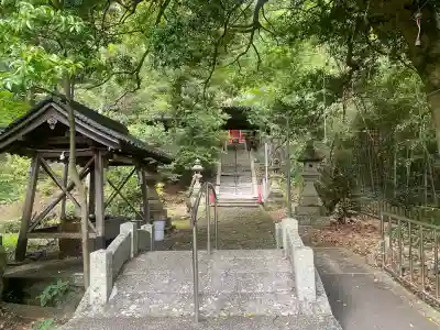 信達神社の{uncategorized: "未分類", other: "その他", undefined: "問題あり", building: "その他建物", grave: "お墓", sacred_gate: "鳥居", guardian: "狛犬", statue: "像", buddha: "仏像", history: "歴史", nature: "自然", garden: "庭園", animal: "動物", pagoda: "塔", temizu: "手水舎", mountain_gate: "山門・神門", sanctuary: "本殿・本堂", subordinate: "末社・摂社", art: "芸術", scenery: "景色", jizo: "地蔵", ema: "絵馬", goshuin: "御朱印", omikuji: "おみくじ", items: "授与品その他", amulet: "お守り", goshuincho: "御朱印帳", eats: "食事", festival: "お祭り", votive_dance: "神楽", shichigosan: "七五三参", wedding: "結婚式", experience: "体験その他", initially: "初詣", around: "周辺", anti_infection: "感染症対策"}