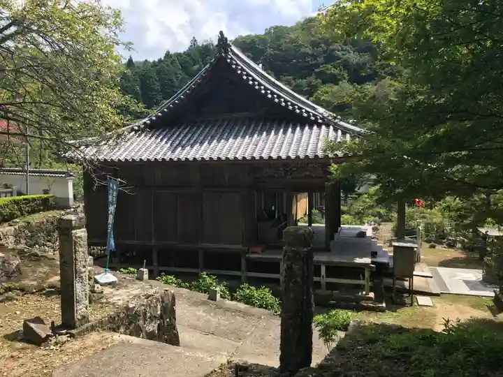 弥勒寺の本殿・本堂