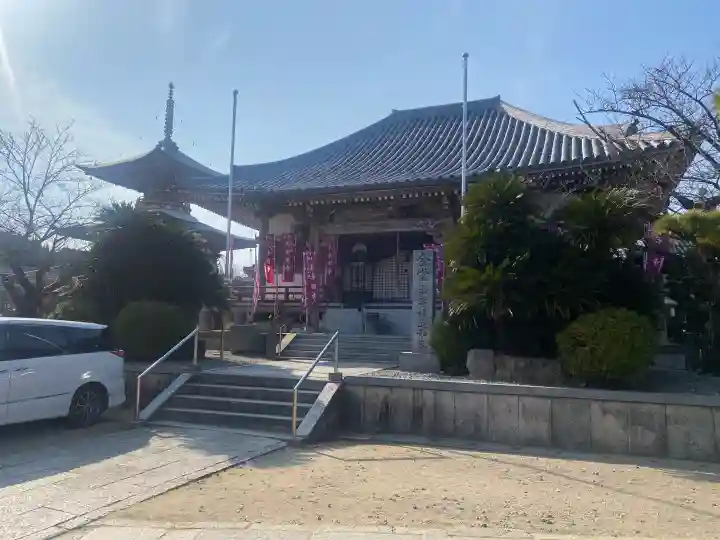 久米田寺の{uncategorized: "未分類", other: "その他", undefined: "問題あり", building: "その他建物", grave: "お墓", sacred_gate: "鳥居", guardian: "狛犬", statue: "像", buddha: "仏像", history: "歴史", nature: "自然", garden: "庭園", animal: "動物", pagoda: "塔", temizu: "手水舎", mountain_gate: "山門・神門", sanctuary: "本殿・本堂", subordinate: "末社・摂社", art: "芸術", scenery: "景色", jizo: "地蔵", ema: "絵馬", goshuin: "御朱印", omikuji: "おみくじ", items: "授与品その他", amulet: "お守り", goshuincho: "御朱印帳", eats: "食事", festival: "お祭り", votive_dance: "神楽", shichigosan: "七五三参", wedding: "結婚式", experience: "体験その他", initially: "初詣", around: "周辺", anti_infection: "感染症対策"}