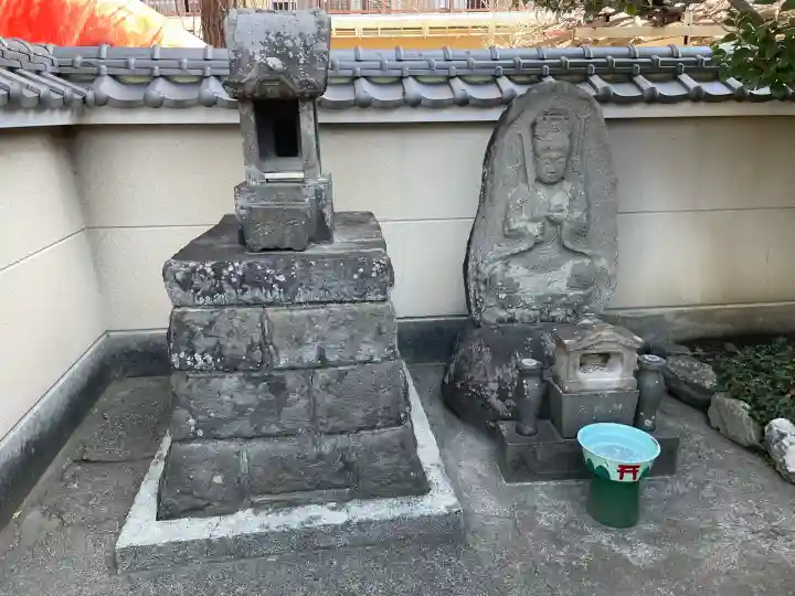 浄運寺の{uncategorized: "未分類", other: "その他", undefined: "問題あり", building: "その他建物", grave: "お墓", sacred_gate: "鳥居", guardian: "狛犬", statue: "像", buddha: "仏像", history: "歴史", nature: "自然", garden: "庭園", animal: "動物", pagoda: "塔", temizu: "手水舎", mountain_gate: "山門・神門", sanctuary: "本殿・本堂", subordinate: "末社・摂社", art: "芸術", scenery: "景色", jizo: "地蔵", ema: "絵馬", goshuin: "御朱印", omikuji: "おみくじ", items: "授与品その他", amulet: "お守り", goshuincho: "御朱印帳", eats: "食事", festival: "お祭り", votive_dance: "神楽", shichigosan: "七五三参", wedding: "結婚式", experience: "体験その他", initially: "初詣", around: "周辺", anti_infection: "感染症対策"}