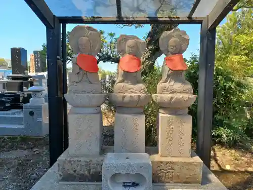 全徳寺の{uncategorized: "未分類", other: "その他", undefined: "問題あり", building: "その他建物", grave: "お墓", sacred_gate: "鳥居", guardian: "狛犬", statue: "像", buddha: "仏像", history: "歴史", nature: "自然", garden: "庭園", animal: "動物", pagoda: "塔", temizu: "手水舎", mountain_gate: "山門・神門", sanctuary: "本殿・本堂", subordinate: "末社・摂社", art: "芸術", scenery: "景色", jizo: "地蔵", ema: "絵馬", goshuin: "御朱印", omikuji: "おみくじ", items: "授与品その他", amulet: "お守り", goshuincho: "御朱印帳", eats: "食事", festival: "お祭り", votive_dance: "神楽", shichigosan: "七五三参", wedding: "結婚式", experience: "体験その他", initially: "初詣", around: "周辺", anti_infection: "感染症対策"}