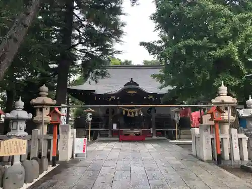 草加神社の本殿