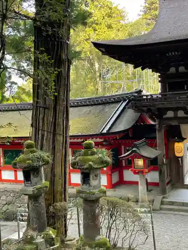 石上神宮の山門・神門
