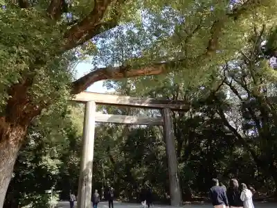 熱田神宮の{uncategorized: "未分類", other: "その他", undefined: "問題あり", building: "その他建物", grave: "お墓", sacred_gate: "鳥居", guardian: "狛犬", statue: "像", buddha: "仏像", history: "歴史", nature: "自然", garden: "庭園", animal: "動物", pagoda: "塔", temizu: "手水舎", mountain_gate: "山門・神門", sanctuary: "本殿・本堂", subordinate: "末社・摂社", art: "芸術", scenery: "景色", jizo: "地蔵", ema: "絵馬", goshuin: "御朱印", omikuji: "おみくじ", items: "授与品その他", amulet: "お守り", goshuincho: "御朱印帳", eats: "食事", festival: "お祭り", votive_dance: "神楽", shichigosan: "七五三参", wedding: "結婚式", experience: "体験その他", initially: "初詣", around: "周辺", anti_infection: "感染症対策"}