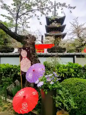 上野東照宮の{uncategorized: "未分類", other: "その他", undefined: "問題あり", building: "その他建物", grave: "お墓", sacred_gate: "鳥居", guardian: "狛犬", statue: "像", buddha: "仏像", history: "歴史", nature: "自然", garden: "庭園", animal: "動物", pagoda: "塔", temizu: "手水舎", mountain_gate: "山門・神門", sanctuary: "本殿・本堂", subordinate: "末社・摂社", art: "芸術", scenery: "景色", jizo: "地蔵", ema: "絵馬", goshuin: "御朱印", omikuji: "おみくじ", items: "授与品その他", amulet: "お守り", goshuincho: "御朱印帳", eats: "食事", festival: "お祭り", votive_dance: "神楽", shichigosan: "七五三参", wedding: "結婚式", experience: "体験その他", initially: "初詣", around: "周辺", anti_infection: "感染症対策"}
