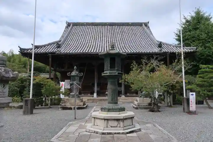 穴太寺の本殿・本堂
