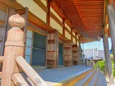 西蓮寺の本殿・本堂