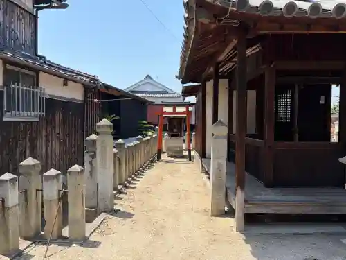 神明神社の{uncategorized: "未分類", other: "その他", undefined: "問題あり", building: "その他建物", grave: "お墓", sacred_gate: "鳥居", guardian: "狛犬", statue: "像", buddha: "仏像", history: "歴史", nature: "自然", garden: "庭園", animal: "動物", pagoda: "塔", temizu: "手水舎", mountain_gate: "山門・神門", sanctuary: "本殿・本堂", subordinate: "末社・摂社", art: "芸術", scenery: "景色", jizo: "地蔵", ema: "絵馬", goshuin: "御朱印", omikuji: "おみくじ", items: "授与品その他", amulet: "お守り", goshuincho: "御朱印帳", eats: "食事", festival: "お祭り", votive_dance: "神楽", shichigosan: "七五三参", wedding: "結婚式", experience: "体験その他", initially: "初詣", around: "周辺", anti_infection: "感染症対策"}