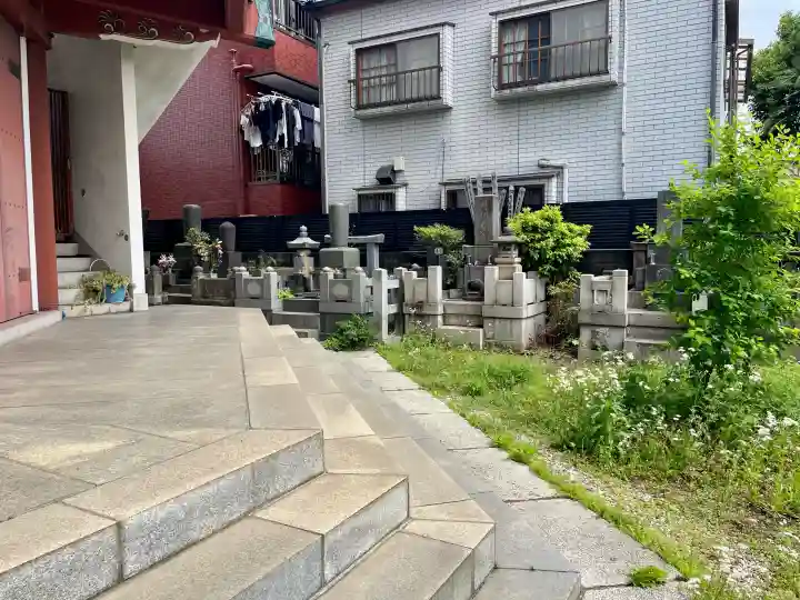 地蔵寺の{uncategorized: "未分類", other: "その他", undefined: "問題あり", building: "その他建物", grave: "お墓", sacred_gate: "鳥居", guardian: "狛犬", statue: "像", buddha: "仏像", history: "歴史", nature: "自然", garden: "庭園", animal: "動物", pagoda: "塔", temizu: "手水舎", mountain_gate: "山門・神門", sanctuary: "本殿・本堂", subordinate: "末社・摂社", art: "芸術", scenery: "景色", jizo: "地蔵", ema: "絵馬", goshuin: "御朱印", omikuji: "おみくじ", items: "授与品その他", amulet: "お守り", goshuincho: "御朱印帳", eats: "食事", festival: "お祭り", votive_dance: "神楽", shichigosan: "七五三参", wedding: "結婚式", experience: "体験その他", initially: "初詣", around: "周辺", anti_infection: "感染症対策"}