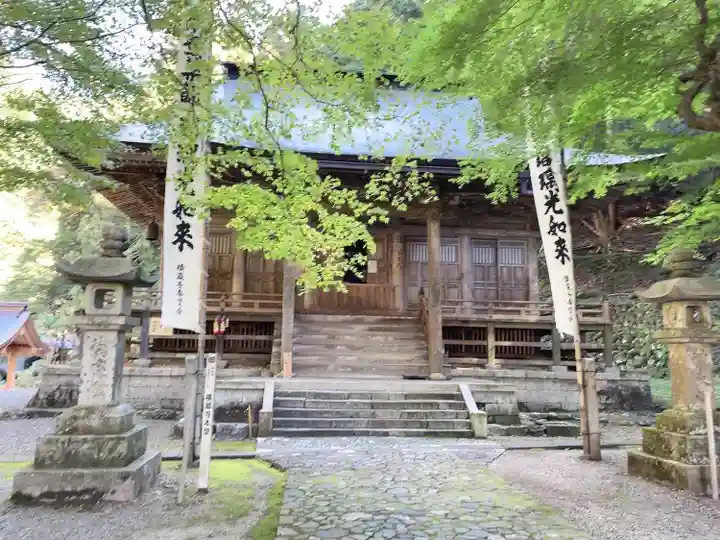 横蔵寺の本殿・本堂