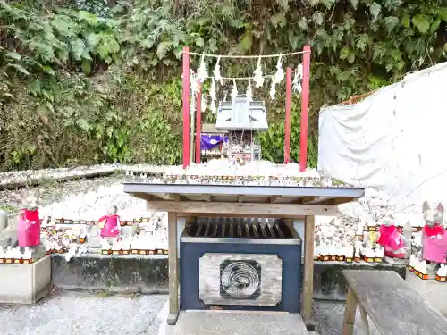 佐助稲荷神社の{uncategorized: "未分類", other: "その他", undefined: "問題あり", building: "その他建物", grave: "お墓", sacred_gate: "鳥居", guardian: "狛犬", statue: "像", buddha: "仏像", history: "歴史", nature: "自然", garden: "庭園", animal: "動物", pagoda: "塔", temizu: "手水舎", mountain_gate: "山門・神門", sanctuary: "本殿・本堂", subordinate: "末社・摂社", art: "芸術", scenery: "景色", jizo: "地蔵", ema: "絵馬", goshuin: "御朱印", omikuji: "おみくじ", items: "授与品その他", amulet: "お守り", goshuincho: "御朱印帳", eats: "食事", festival: "お祭り", votive_dance: "神楽", shichigosan: "七五三参", wedding: "結婚式", experience: "体験その他", initially: "初詣", around: "周辺", anti_infection: "感染症対策"}