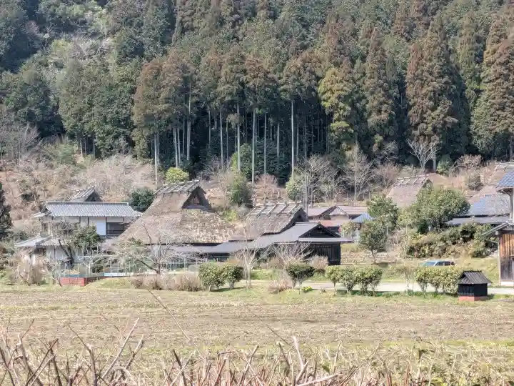 知井八幡神社の{uncategorized: "未分類", other: "その他", undefined: "問題あり", building: "その他建物", grave: "お墓", sacred_gate: "鳥居", guardian: "狛犬", statue: "像", buddha: "仏像", history: "歴史", nature: "自然", garden: "庭園", animal: "動物", pagoda: "塔", temizu: "手水舎", mountain_gate: "山門・神門", sanctuary: "本殿・本堂", subordinate: "末社・摂社", art: "芸術", scenery: "景色", jizo: "地蔵", ema: "絵馬", goshuin: "御朱印", omikuji: "おみくじ", items: "授与品その他", amulet: "お守り", goshuincho: "御朱印帳", eats: "食事", festival: "お祭り", votive_dance: "神楽", shichigosan: "七五三参", wedding: "結婚式", experience: "体験その他", initially: "初詣", around: "周辺", anti_infection: "感染症対策"}