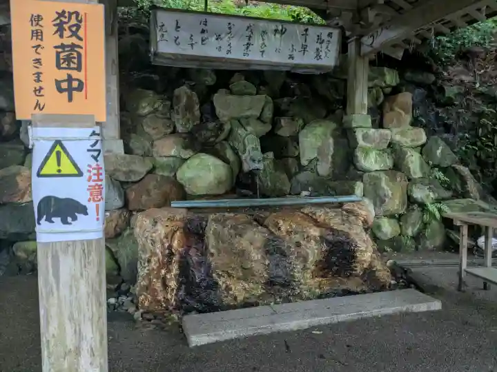 白山比咩神社の{uncategorized: "未分類", other: "その他", undefined: "問題あり", building: "その他建物", grave: "お墓", sacred_gate: "鳥居", guardian: "狛犬", statue: "像", buddha: "仏像", history: "歴史", nature: "自然", garden: "庭園", animal: "動物", pagoda: "塔", temizu: "手水舎", mountain_gate: "山門・神門", sanctuary: "本殿・本堂", subordinate: "末社・摂社", art: "芸術", scenery: "景色", jizo: "地蔵", ema: "絵馬", goshuin: "御朱印", omikuji: "おみくじ", items: "授与品その他", amulet: "お守り", goshuincho: "御朱印帳", eats: "食事", festival: "お祭り", votive_dance: "神楽", shichigosan: "七五三参", wedding: "結婚式", experience: "体験その他", initially: "初詣", around: "周辺", anti_infection: "感染症対策"}