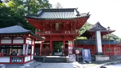 中禅寺の山門・神門