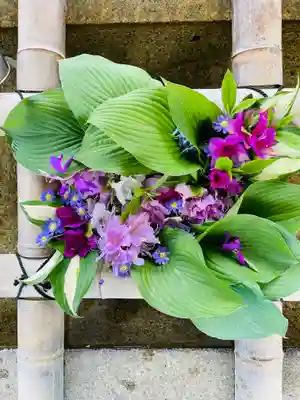 守りの神　藤基神社の手水舎