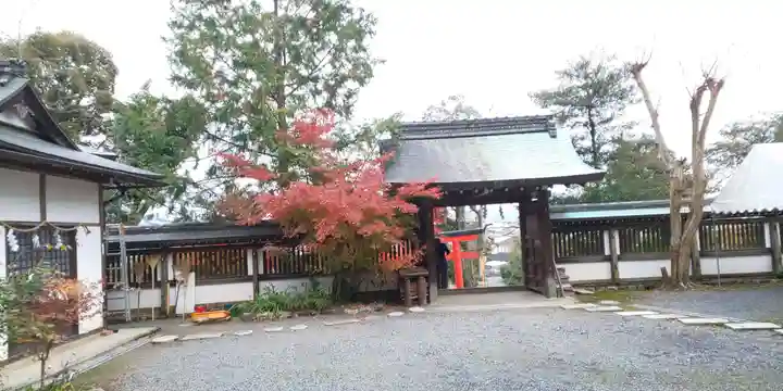 月読神社(松尾大社摂社)の山門・神門