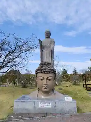 東本願寺本廟 牛久浄苑（牛久大仏）の仏像