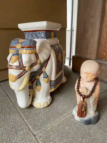 忠綱寺の{uncategorized: "未分類", other: "その他", undefined: "問題あり", building: "その他建物", grave: "お墓", sacred_gate: "鳥居", guardian: "狛犬", statue: "像", buddha: "仏像", history: "歴史", nature: "自然", garden: "庭園", animal: "動物", pagoda: "塔", temizu: "手水舎", mountain_gate: "山門・神門", sanctuary: "本殿・本堂", subordinate: "末社・摂社", art: "芸術", scenery: "景色", jizo: "地蔵", ema: "絵馬", goshuin: "御朱印", omikuji: "おみくじ", items: "授与品その他", amulet: "お守り", goshuincho: "御朱印帳", eats: "食事", festival: "お祭り", votive_dance: "神楽", shichigosan: "七五三参", wedding: "結婚式", experience: "体験その他", initially: "初詣", around: "周辺", anti_infection: "感染症対策"}