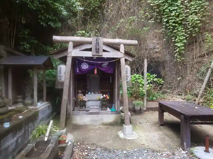 岩窟不動尊(巌窟不動尊/窟堂不動尊/窟堂/岩屋堂)の末社・摂社