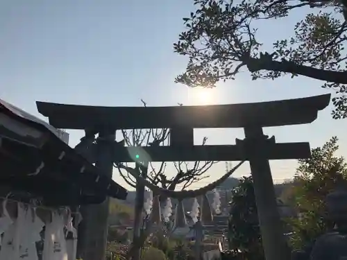 横浜御嶽神社の鳥居