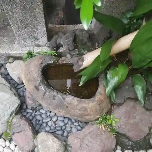 家内喜稲荷神社の手水舎