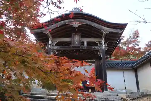 二尊院の山門・神門