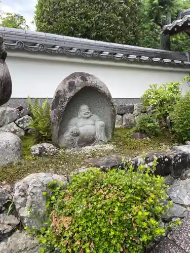 養仙寺の像