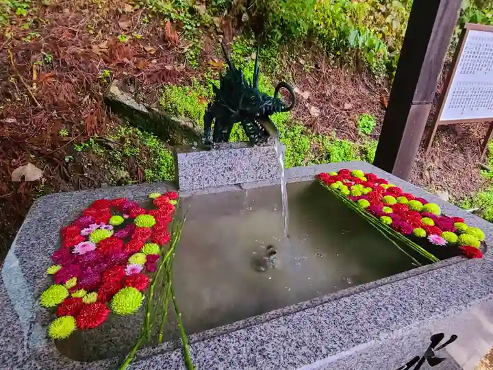 木幡山隠津島神社(二本松市)の手水舎