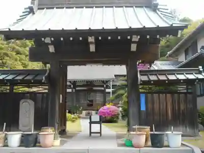 仏行寺（佛行寺）の山門・神門