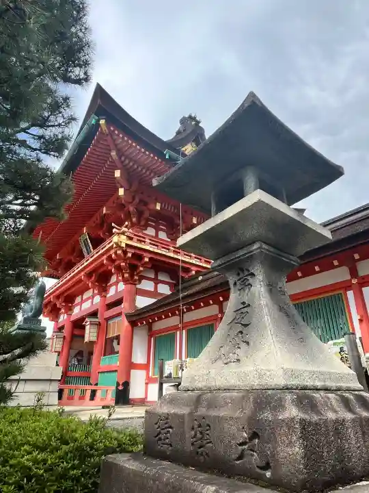 伏見稲荷大社の{uncategorized: "未分類", other: "その他", undefined: "問題あり", building: "その他建物", grave: "お墓", sacred_gate: "鳥居", guardian: "狛犬", statue: "像", buddha: "仏像", history: "歴史", nature: "自然", garden: "庭園", animal: "動物", pagoda: "塔", temizu: "手水舎", mountain_gate: "山門・神門", sanctuary: "本殿・本堂", subordinate: "末社・摂社", art: "芸術", scenery: "景色", jizo: "地蔵", ema: "絵馬", goshuin: "御朱印", omikuji: "おみくじ", items: "授与品その他", amulet: "お守り", goshuincho: "御朱印帳", eats: "食事", festival: "お祭り", votive_dance: "神楽", shichigosan: "七五三参", wedding: "結婚式", experience: "体験その他", initially: "初詣", around: "周辺", anti_infection: "感染症対策"}