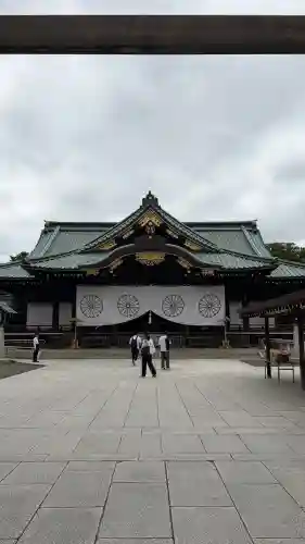 靖國神社の{uncategorized: "未分類", other: "その他", undefined: "問題あり", building: "その他建物", grave: "お墓", sacred_gate: "鳥居", guardian: "狛犬", statue: "像", buddha: "仏像", history: "歴史", nature: "自然", garden: "庭園", animal: "動物", pagoda: "塔", temizu: "手水舎", mountain_gate: "山門・神門", sanctuary: "本殿・本堂", subordinate: "末社・摂社", art: "芸術", scenery: "景色", jizo: "地蔵", ema: "絵馬", goshuin: "御朱印", omikuji: "おみくじ", items: "授与品その他", amulet: "お守り", goshuincho: "御朱印帳", eats: "食事", festival: "お祭り", votive_dance: "神楽", shichigosan: "七五三参", wedding: "結婚式", experience: "体験その他", initially: "初詣", around: "周辺", anti_infection: "感染症対策"}