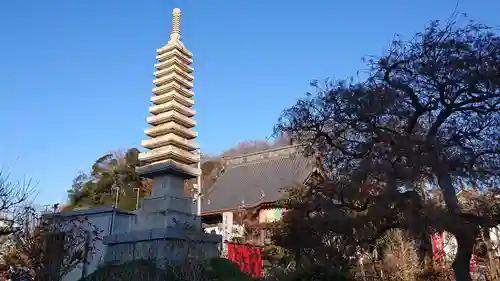 埼玉厄除け開運大師・龍泉寺（切り絵御朱印発祥の寺）の塔