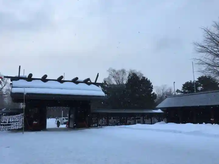 札幌護國神社の山門・神門