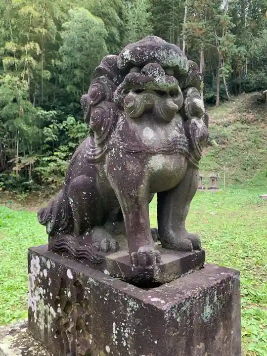諏訪神社の狛犬