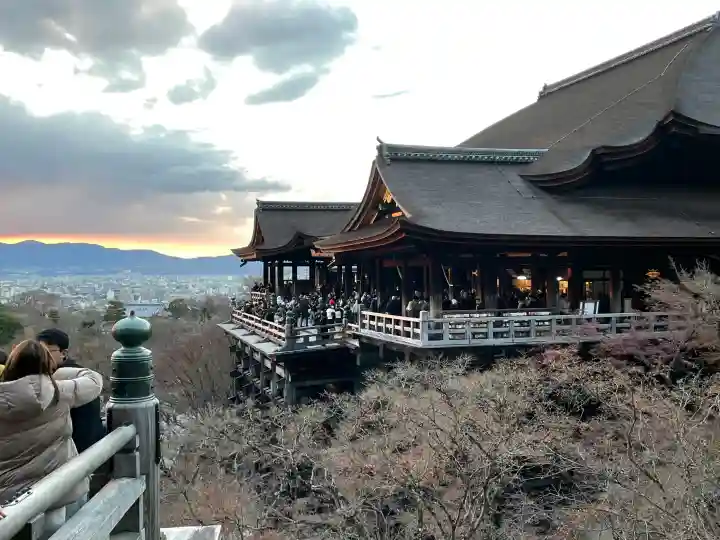 清水寺の{uncategorized: "未分類", other: "その他", undefined: "問題あり", building: "その他建物", grave: "お墓", sacred_gate: "鳥居", guardian: "狛犬", statue: "像", buddha: "仏像", history: "歴史", nature: "自然", garden: "庭園", animal: "動物", pagoda: "塔", temizu: "手水舎", mountain_gate: "山門・神門", sanctuary: "本殿・本堂", subordinate: "末社・摂社", art: "芸術", scenery: "景色", jizo: "地蔵", ema: "絵馬", goshuin: "御朱印", omikuji: "おみくじ", items: "授与品その他", amulet: "お守り", goshuincho: "御朱印帳", eats: "食事", festival: "お祭り", votive_dance: "神楽", shichigosan: "七五三参", wedding: "結婚式", experience: "体験その他", initially: "初詣", around: "周辺", anti_infection: "感染症対策"}