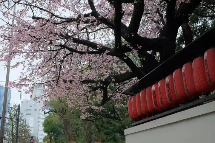 豊川稲荷東京別院の{uncategorized: "未分類", other: "その他", undefined: "問題あり", building: "その他建物", grave: "お墓", sacred_gate: "鳥居", guardian: "狛犬", statue: "像", buddha: "仏像", history: "歴史", nature: "自然", garden: "庭園", animal: "動物", pagoda: "塔", temizu: "手水舎", mountain_gate: "山門・神門", sanctuary: "本殿・本堂", subordinate: "末社・摂社", art: "芸術", scenery: "景色", jizo: "地蔵", ema: "絵馬", goshuin: "御朱印", omikuji: "おみくじ", items: "授与品その他", amulet: "お守り", goshuincho: "御朱印帳", eats: "食事", festival: "お祭り", votive_dance: "神楽", shichigosan: "七五三参", wedding: "結婚式", experience: "体験その他", initially: "初詣", around: "周辺", anti_infection: "感染症対策"}